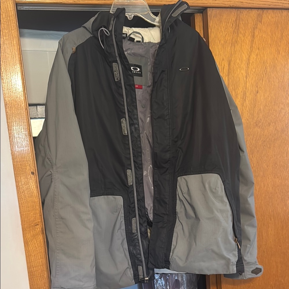 Oakley Black and Gray Ski & Snowboard Jacket
